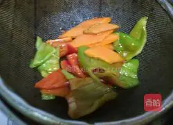 Illustration of how to make non-spicy twice-cooked pork 7