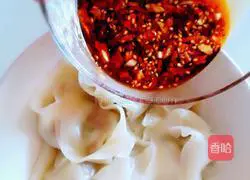 Illustration of how to make red oil hand-cooking 9