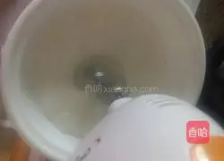 Illustration of how to decorate cakes with yogurt cheese mousse 5