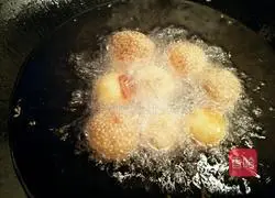 Illustration of making mashed potato and sesame balls 7