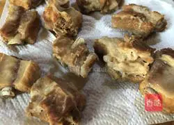 Illustration of how to make salt and pepper pork ribs 4