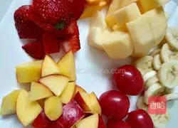 Illustration of how to make fruit salad 3