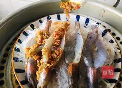 Illustration of how to make garlic vermicelli, enoki mushrooms and steamed shrimps 8