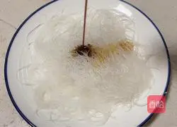 Illustration of how to steam squid with vermicelli 4