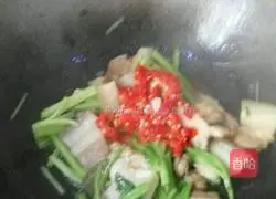 Celery stir-fry Illustration of how to make twice-cooked pork 4