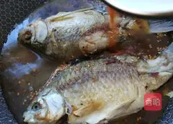 Braised crucian carp recipe 8