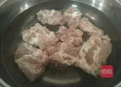 Recipe for making sweet and sour pork ribs with young bamboo shoots and enoki mushrooms 2