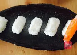 Illustration of how to make seafood sushi 7