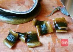 Illustration of how to make boiled eel slices 2