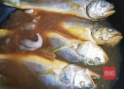 Home-cooked small yellow croaker Practice illustration 5