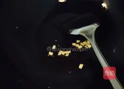 Illustration of how to make assorted fried rice with cured meat 6