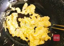 Illustration of how to make scrambled eggs with tomatoes 4