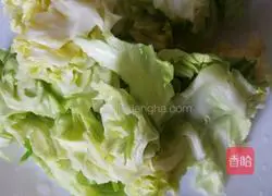 Illustration of how to make hand-shredded cabbage 1