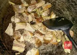 Illustration of how to make duck meat with shredded ginger 4