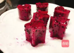 Illustration of how to make rose pitaya mousse 2