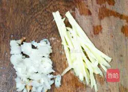 Illustration of how to make green onion beef noodles 3