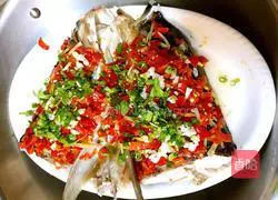 Illustration of how to make fish head with chopped pepper 7