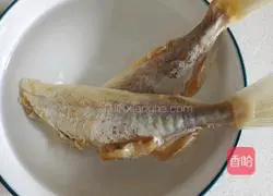 Illustration of how to cook salted fish and eggplant 1