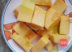 Illustration of how to make pork ribs and pumpkin soup 4