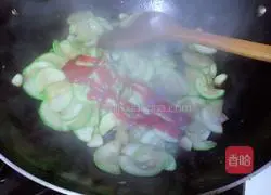 Illustration of how to make fried zucchini with tomato sauce 8