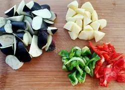 Illustration of three delicacies from Northeast China 1