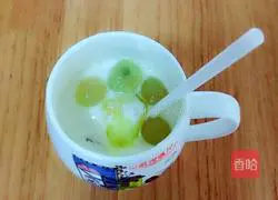 Grapes Illustration of how to make custard mousse 9