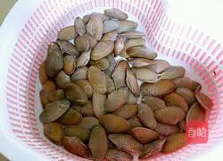 Illustration of how to make stir-fried Huajia 2