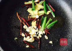 Illustration of how to make crispy crucian carp 4