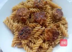 Assorted meatballs with spiral pasta Illustration 18