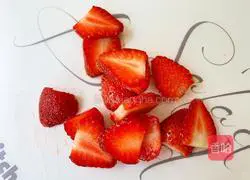 Illustration of making homemade strawberry wine 5