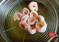 Illustration of how to make fried shrimps with broccoli 9