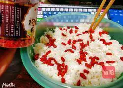 Illustration of how to nourish glutinous rice with wolfberry lily 7