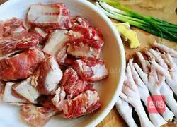 Illustration of how to cook pork ribs and chicken feet stewed 1