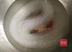 Illustration of how to steam geoduck vermicelli 4