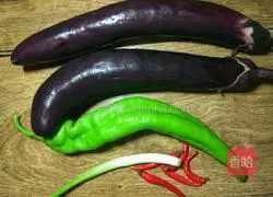 Illustration of how to make spicy stir-fried shredded eggplant 1