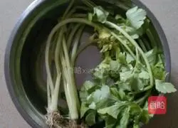 Illustration of how to cook fish with enoki mushrooms 3