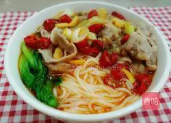 Illustration of how to make sour soup and fat beef noodles 14