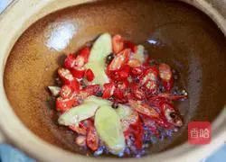 Illustration of how to make casserole with large intestine and stewed tofu 5