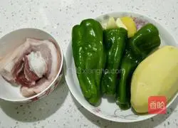 Illustration of how to cook potatoes and salt-fried meat 1