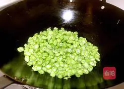 Illustration of how to make olive green beans 4