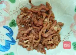 Illustration of how to make mushroom shredded pork 1