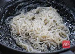 Illustration of how to make steamed scallops with garlic vermicelli 6