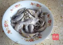 Illustration of how to make small yellow flower crispy fish 2
