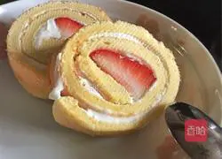 Illustration of how to make strawberry hot cream cake roll 9