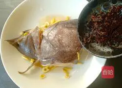 Illustration of how to make steamed fish head with sliced ​​teeth 5