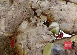 Illustration of how to make sauce bones 7