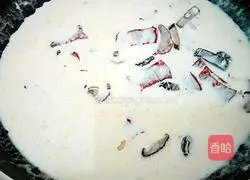 Illustration of how to make creamy bacon pasta 13