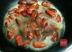 Spicy stir-fry Illustration of how to make lobster 6