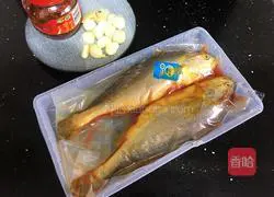 Illustration of how to make braised yellow croaker in spicy sauce 1