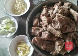 Illustration of how to make sweet and sour pork ribs 2